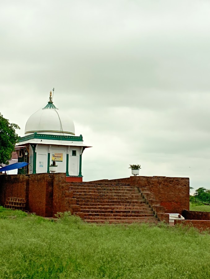 Hemu's Samadhi Sthal - Photo 4