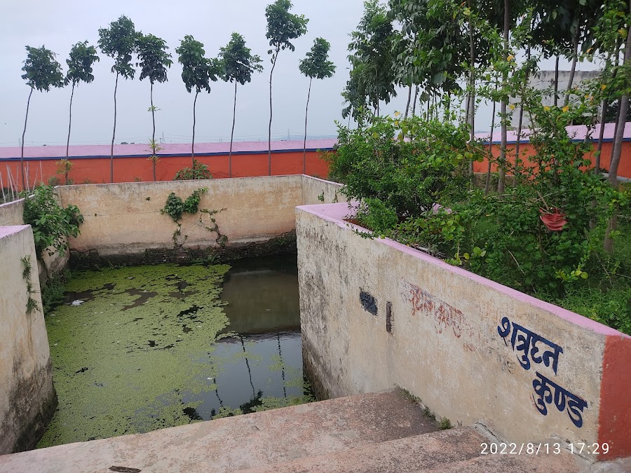 Sita Kund - Photo 3
