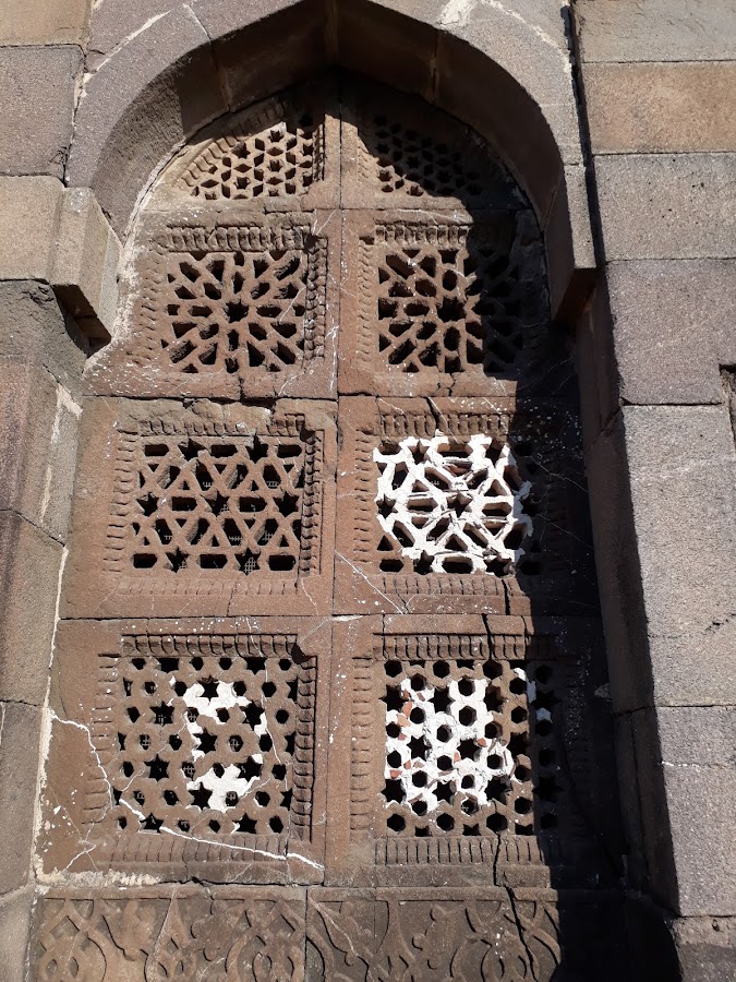 Farooqui Tombs - Photo 3