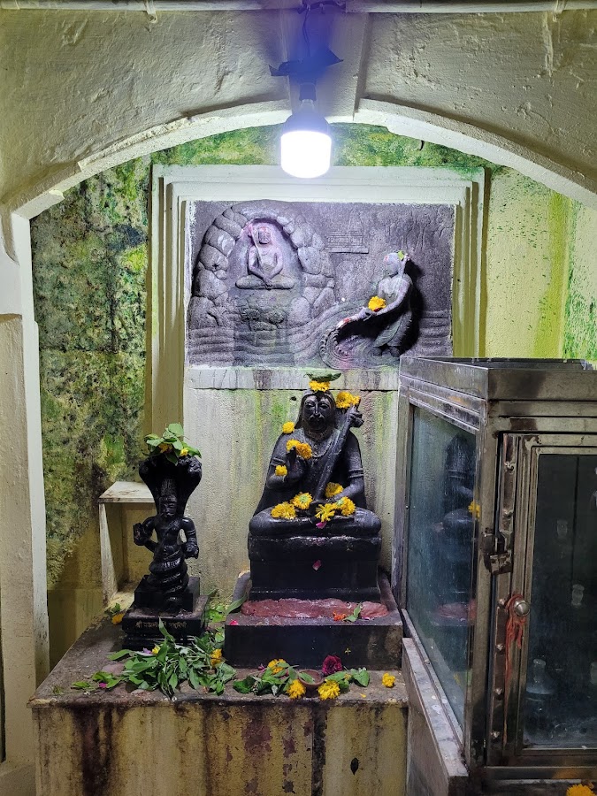 Shri Govind Bhagwatpad Cave - Photo 2