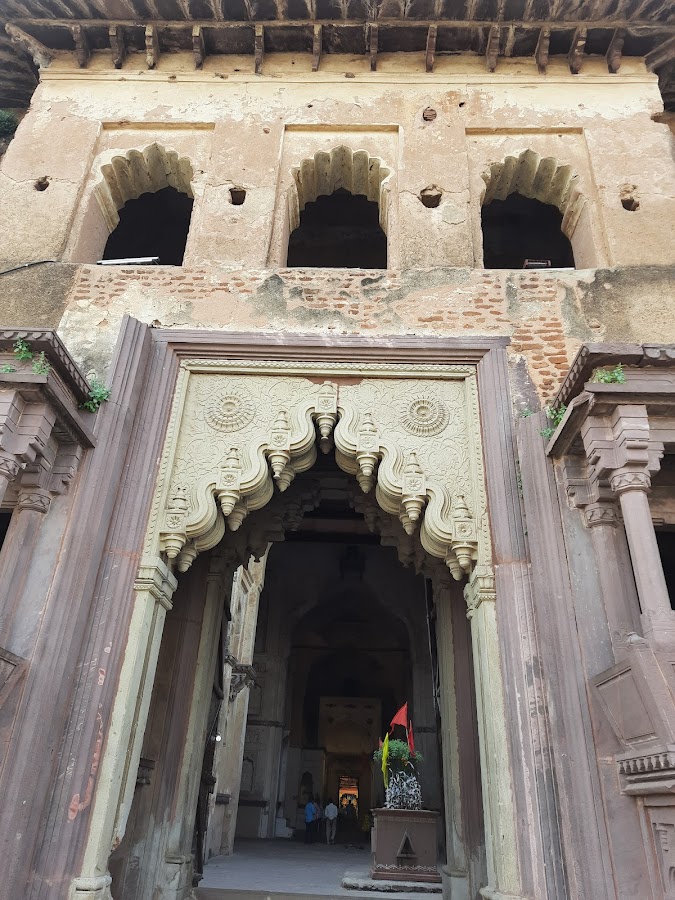 Chaturbhuj Temple - Photo 4