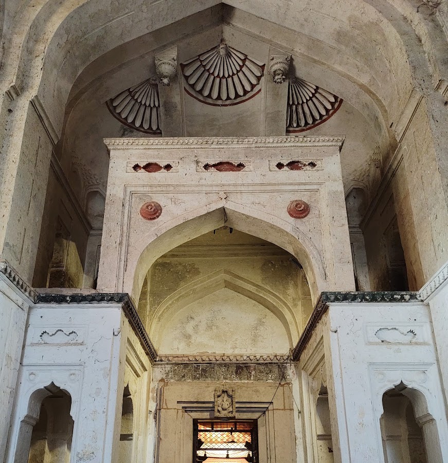 Chaturbhuj Temple - Photo 2